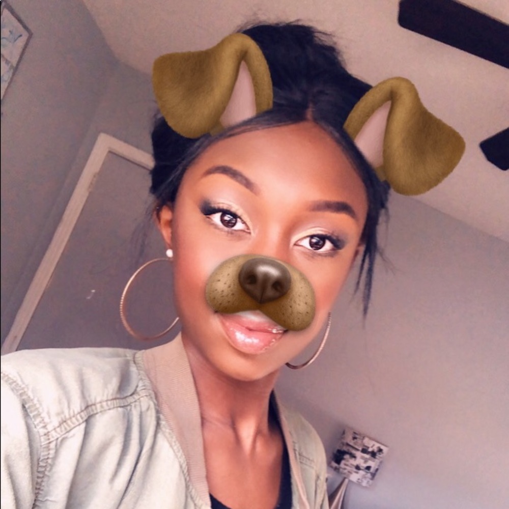 Meet your Posher, Alicia